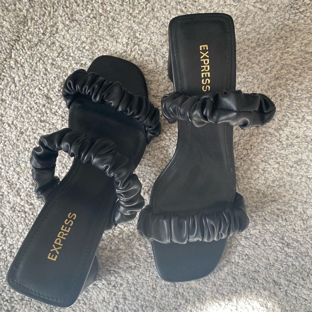 Express sandal heel black